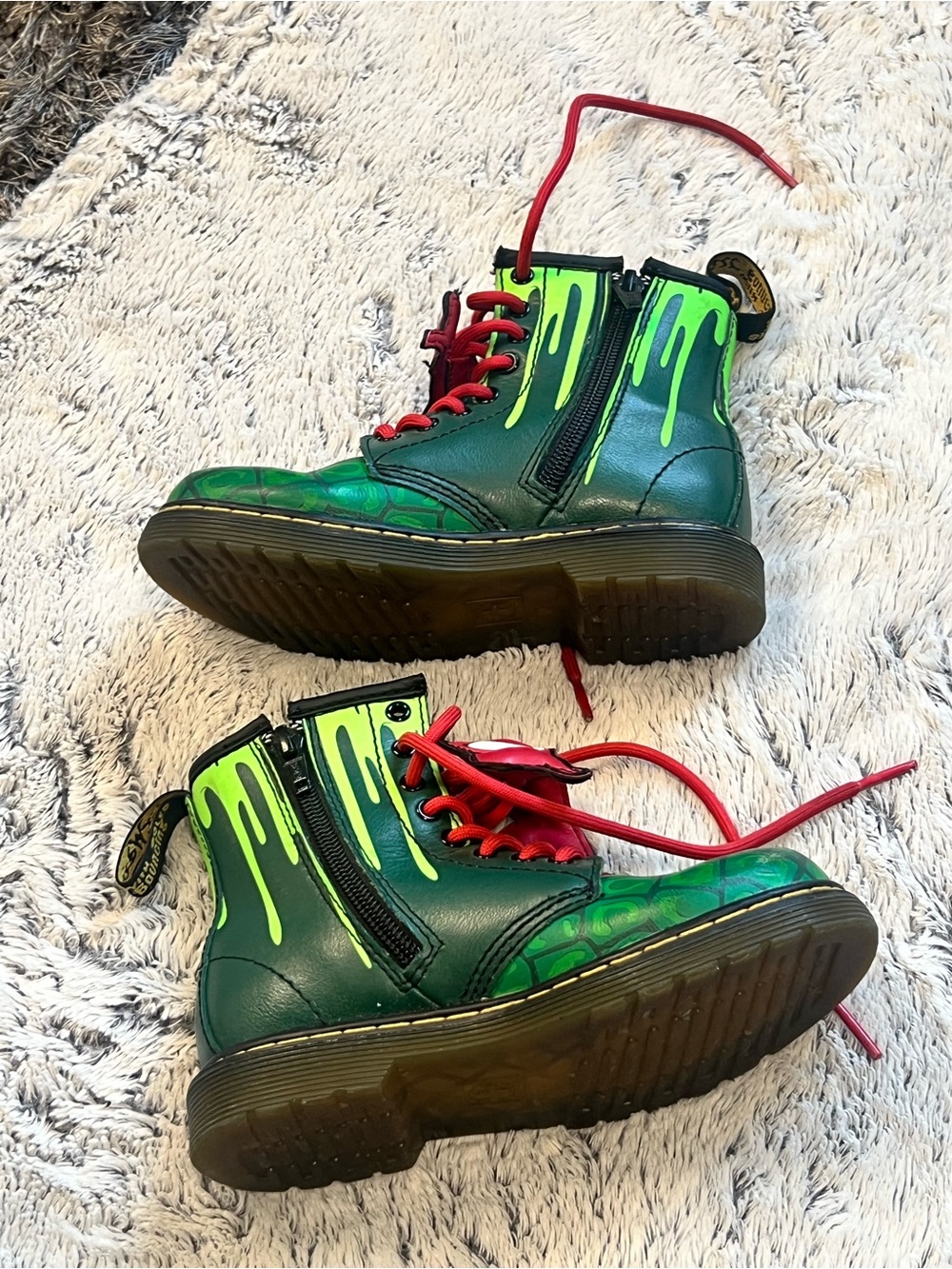 Dr. Martens Kids Green Croc-Pattern Boots with Red Eye Accent - Picture 2 of 8